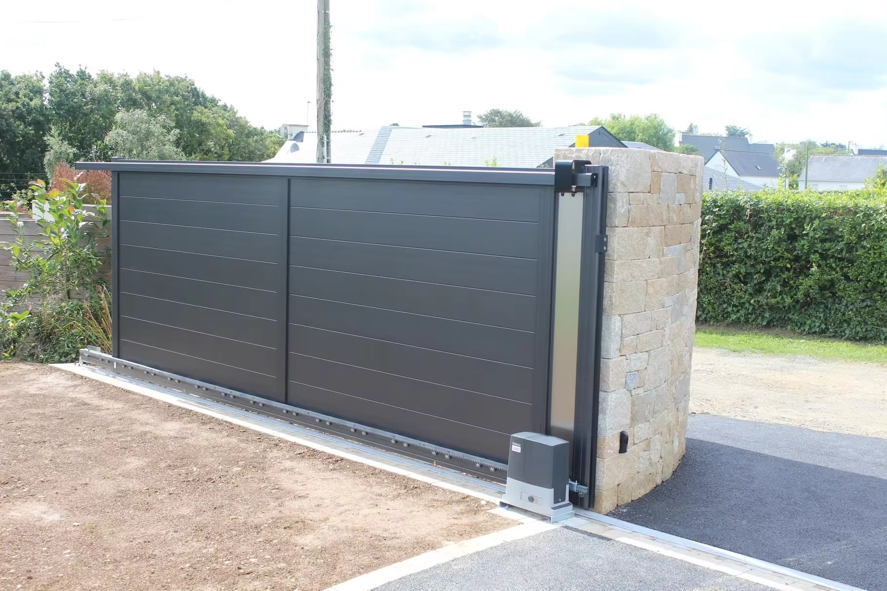 Installation de porte automatique sur mesure à Casablanca par Portail Casablanca